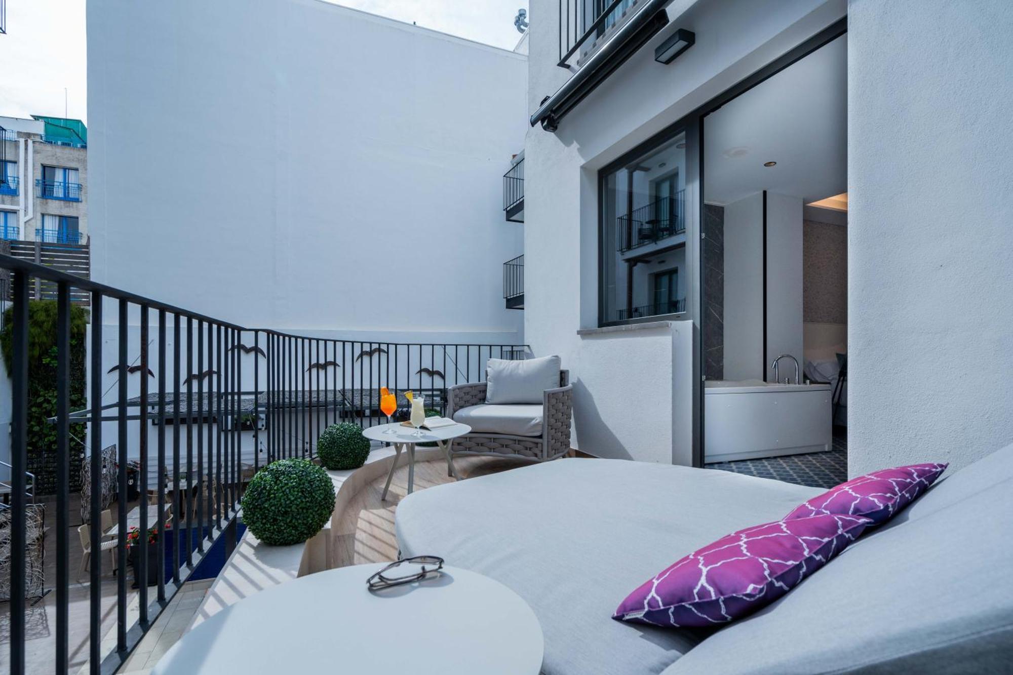 Neptuno Hotel & Spa 4 Sup Calella Bagian luar foto