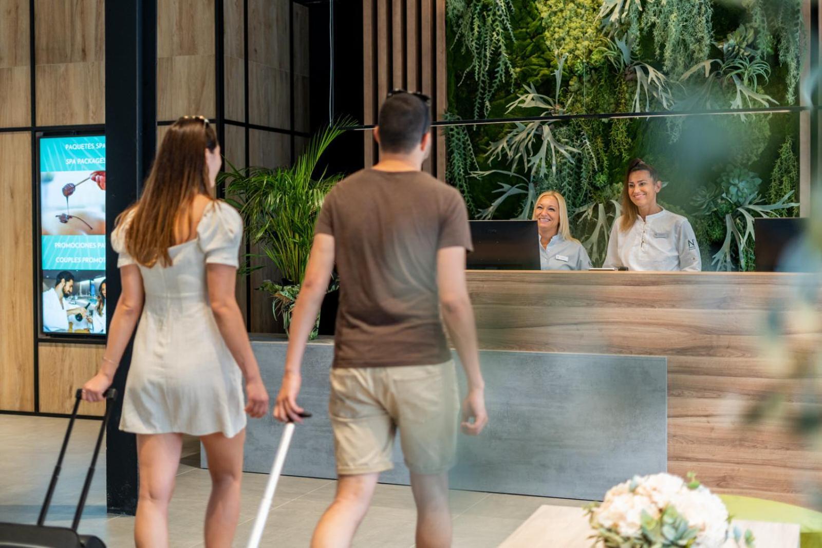 Neptuno Hotel & Spa 4 Sup Calella Bagian luar foto