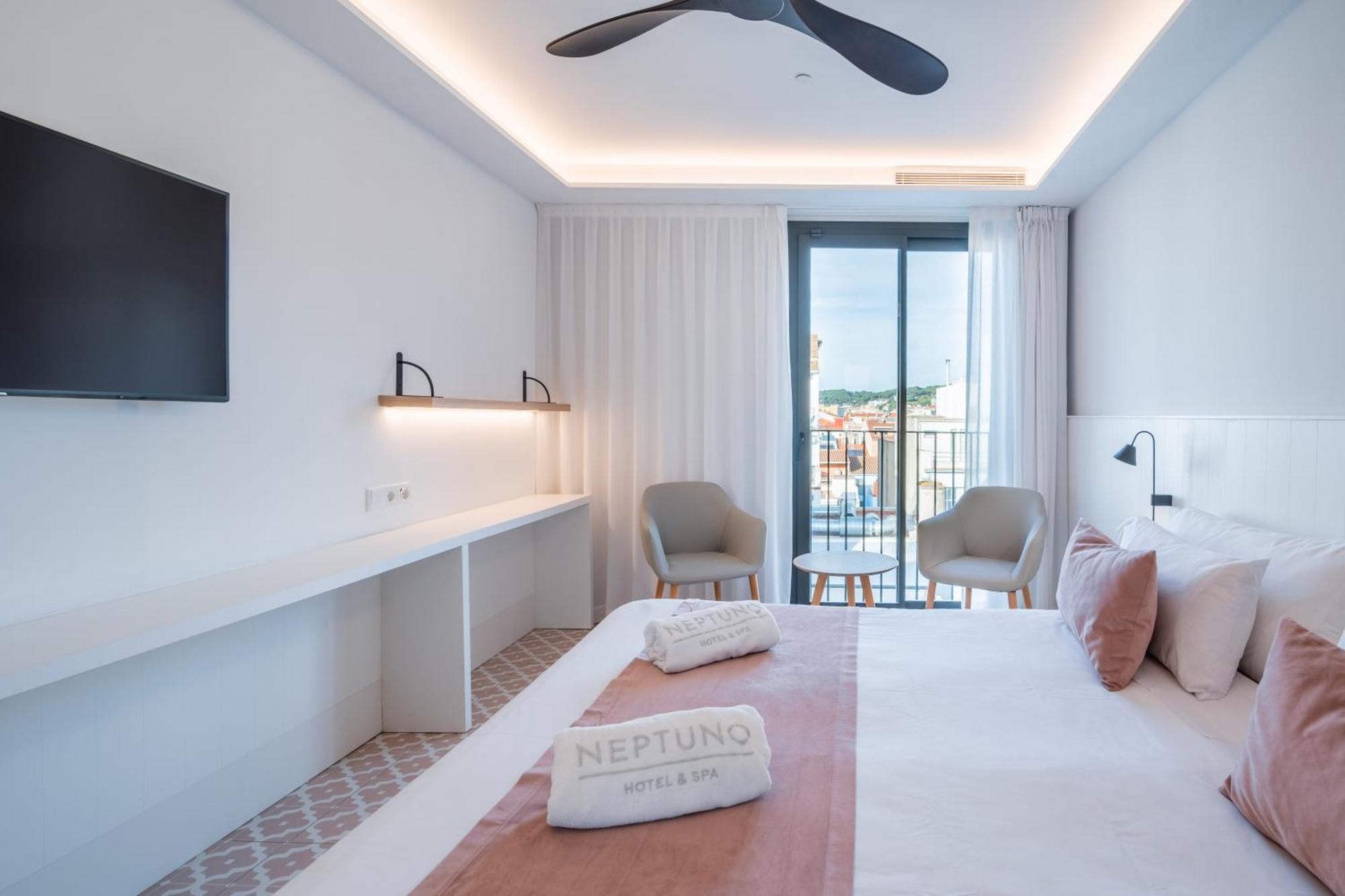 Neptuno Hotel & Spa 4 Sup Calella Bagian luar foto
