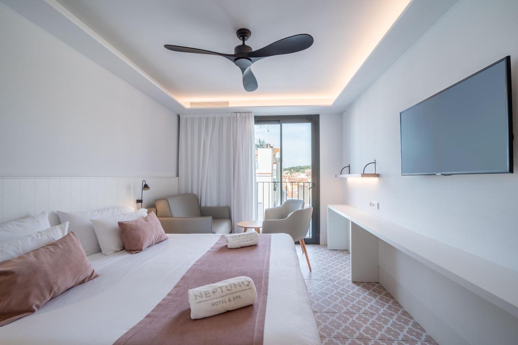 Neptuno Hotel & Spa 4 Sup Calella Bagian luar foto